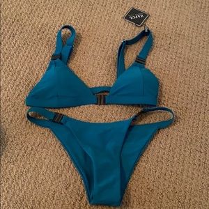 never worn , super cute bikini